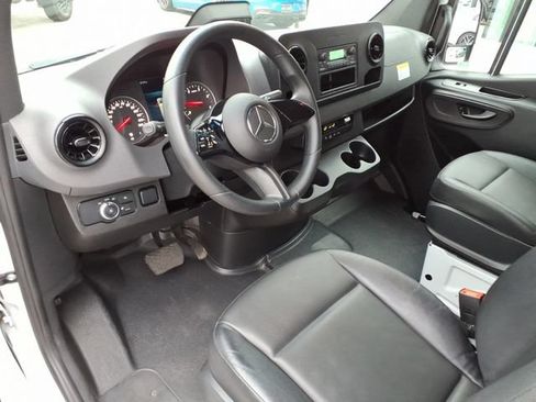 Used 2025 Mercedes-Benz Sprinter 2500 image 14