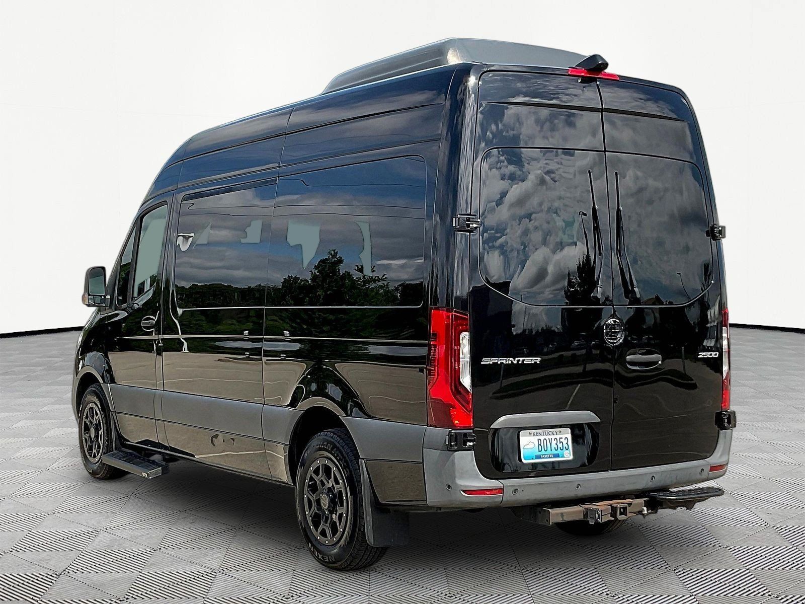 Used 2021 Mercedes-Benz Sprinter 2500 image 4