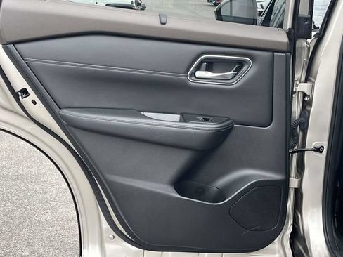Used 2021 Nissan Rogue SL w/ Premium Package FWD image 17