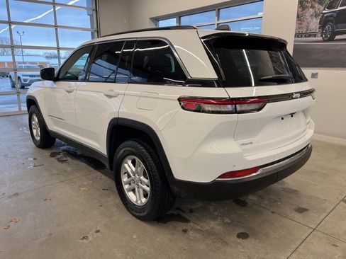 Certified 2024 Jeep Grand Cherokee Laredo image 6