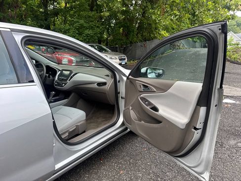 Used 2018 Chevrolet Malibu Hybrid FWD image 33