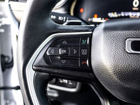 Used 2024 Jeep Grand Cherokee Altitude image 18