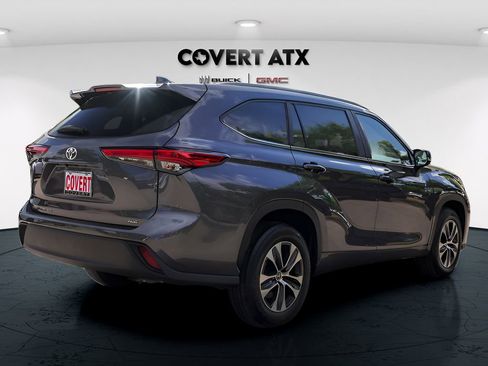 Used 2023 Toyota Highlander XLE image 7
