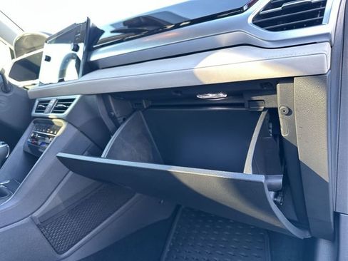 Certified 2025 Volkswagen Taos SE image 34