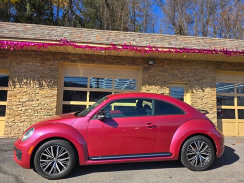 Used 2017 Volkswagen Beetle #PinkBeetle image 28