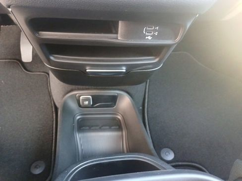 New 2026 Chrysler Pacifica Select image 41