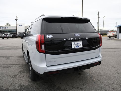 New 2026 Ford Expedition Active image 13