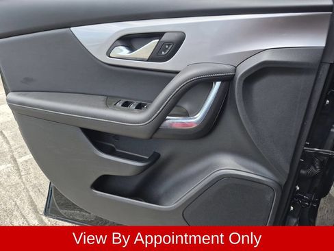 Used 2025 Chevrolet Blazer LT FWD image 23