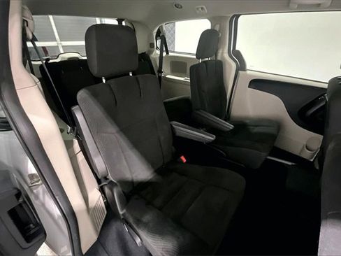 Used 2019 Dodge Grand Caravan SE w/ UConnect Hands-Free Group image 26