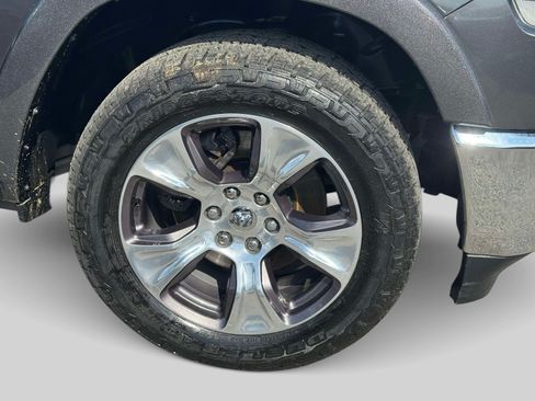 Used 2019 RAM 1500 Laramie AWD/4WD image 9