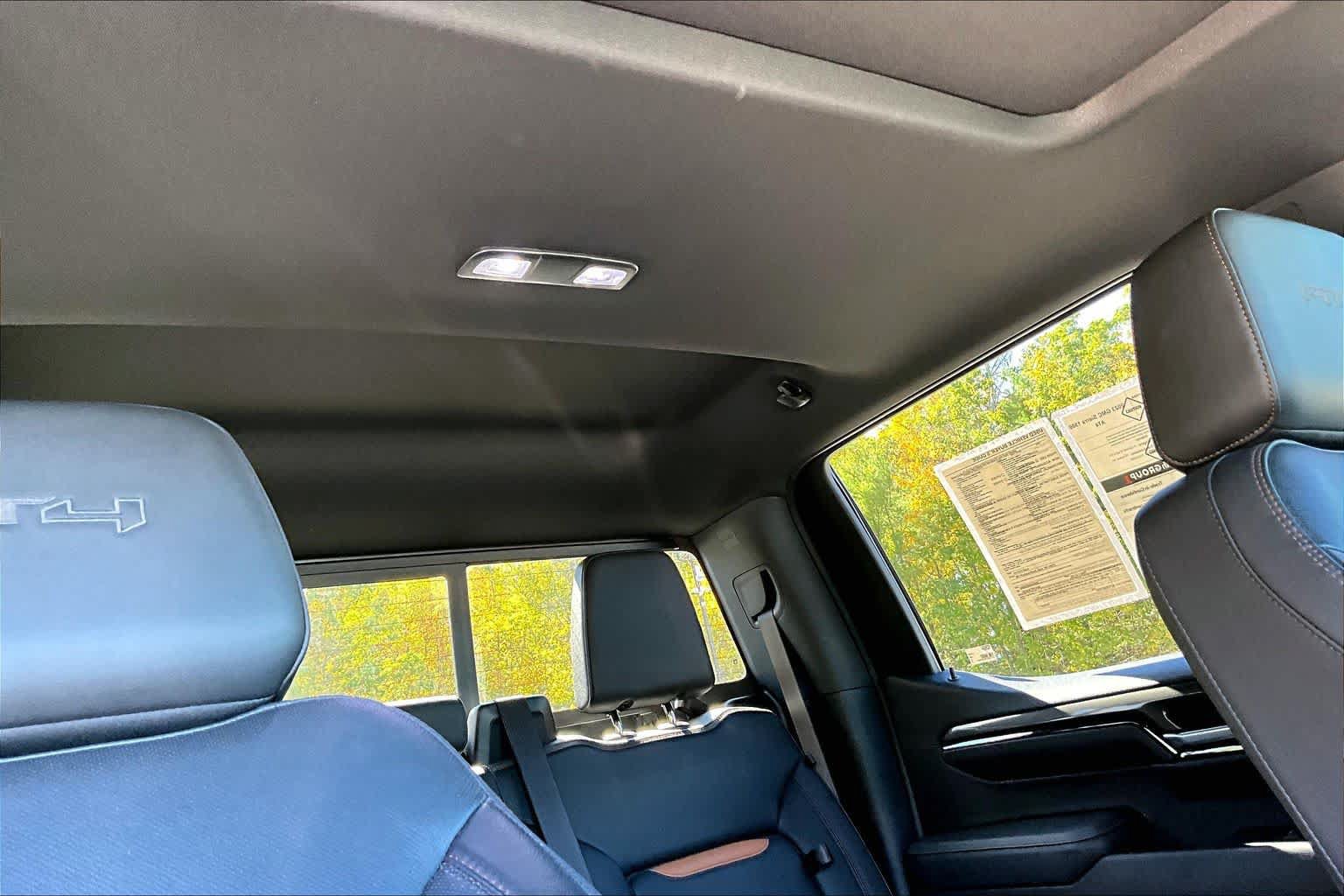 Used 2023 GMC Sierra 1500 AT4 w/ AT4 Premium Package AWD/4WD image 14