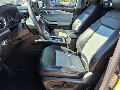 Used 2022 Ford Explorer XLT w/ Equipment Group 202A image 6