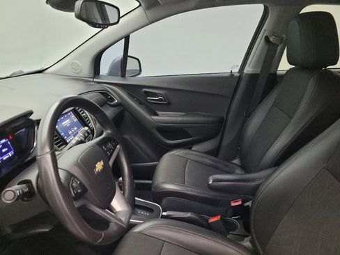 Used 2020 Chevrolet Trax LT w/ Driver Confidence Package image 17
