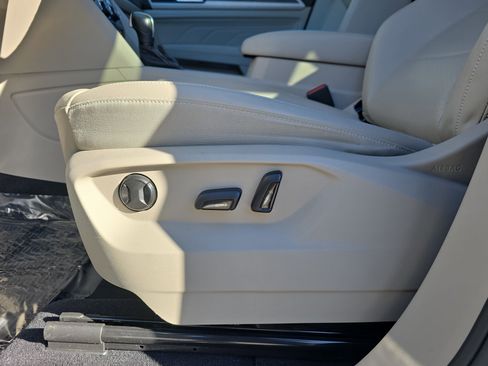 Used 2023 Volkswagen Atlas SE image 28