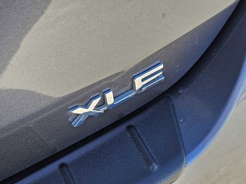 Used 2024 Toyota Highlander XLE image 12