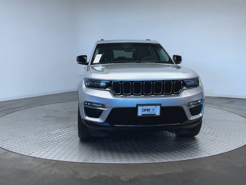 Used 2023 Jeep Grand Cherokee Limited AWD/4WD image 3