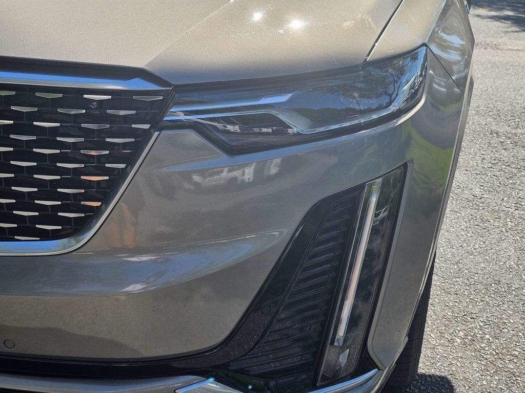 Used 2022 Cadillac XT6 Premium Luxury w/ Technology Package AWD/4WD image 12