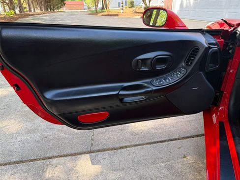 Used 2002 Chevrolet Corvette Z06 w/ Memory Pkg image 46