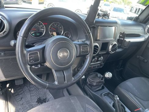 Used 2014 Jeep Wrangler Rubicon AWD/4WD image 8
