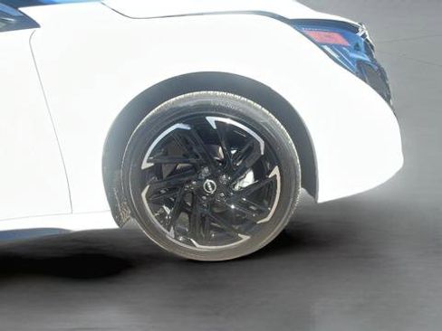 New 2026 Nissan Sentra SR w/ Floor Mat Package FWD image 28