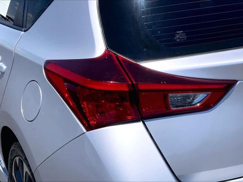 Used 2018 Toyota Corolla iM FWD image 29