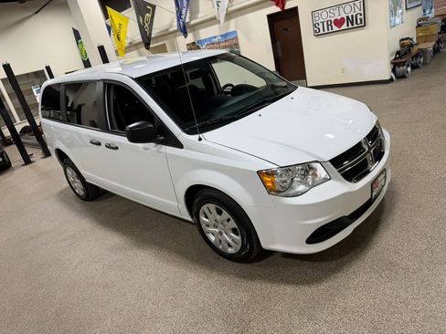 Used 2019 Dodge Grand Caravan SE FWD image 13
