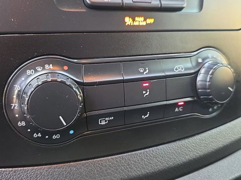 Used 2021 Mercedes-Benz Metris image 32