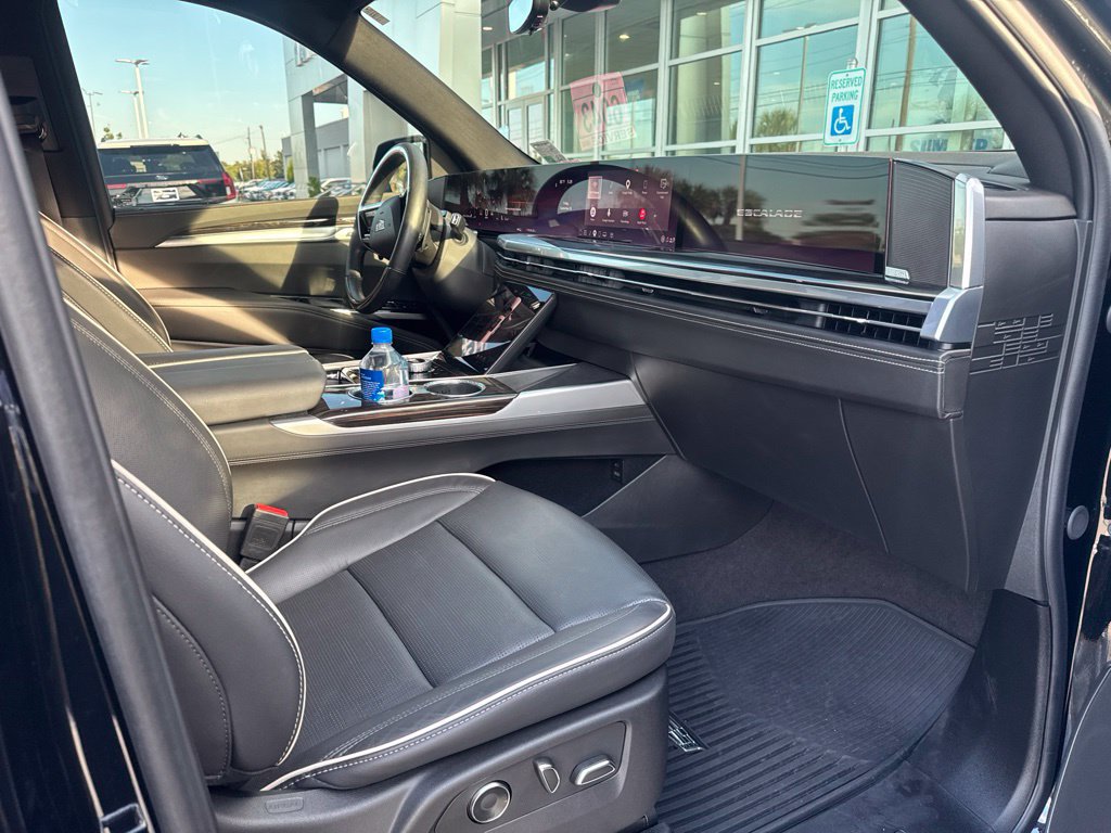 Used 2025 Cadillac Escalade ESV Premium Luxury w/ Touring Package AWD/4WD image 10