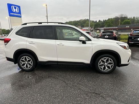 Used 2020 Subaru Forester Premium AWD/4WD image 3
