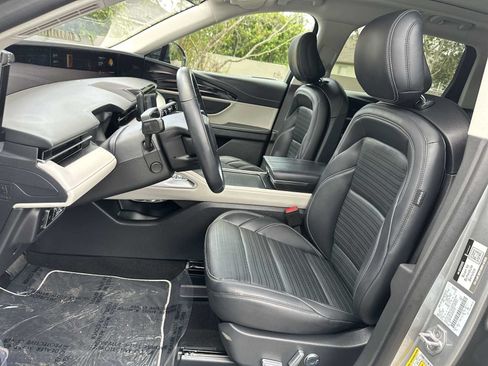 Used 2025 Lincoln Nautilus Reserve AWD/4WD image 15