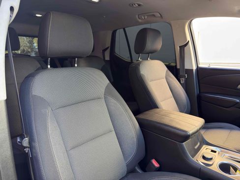 Used 2018 Chevrolet Traverse LT w/ LPO, Black Accent Package FWD image 53