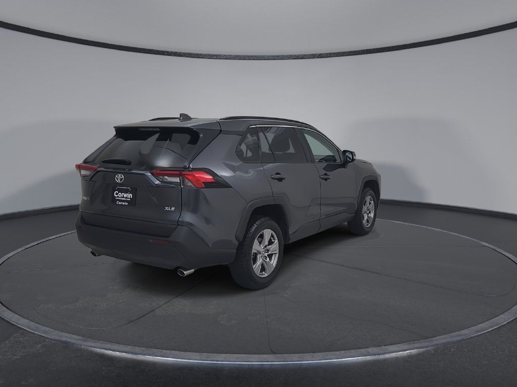 Used 2025 Toyota RAV4 XLE FWD image 16