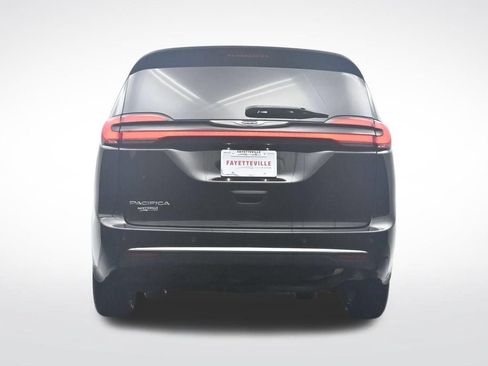 Used 2024 Chrysler Pacifica Touring-L FWD image 34