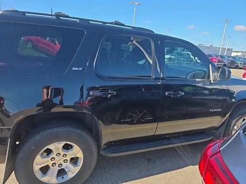 Used 2011 GMC Yukon SLT w/ SLT-2 Equipment Package AWD/4WD image 9