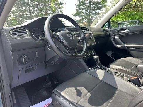 Used 2019 Volkswagen Tiguan SE w/ Panoramic Sunroof Package FWD image 11