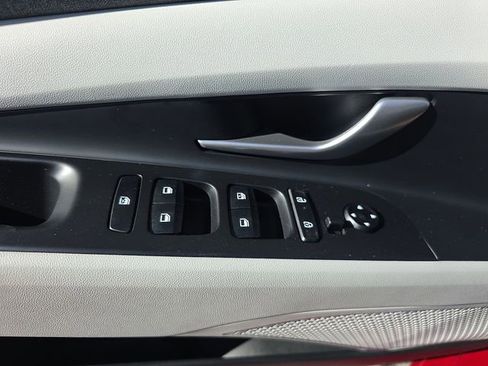Certified 2025 Hyundai Elantra Limited FWD image 40