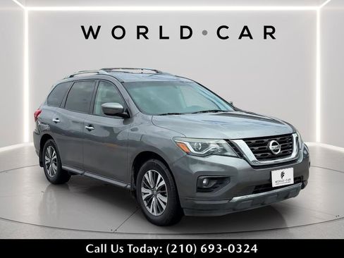 Used 2017 Nissan Pathfinder SV FWD image 1