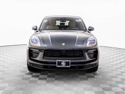 Certified 2025 Porsche Macan image 9