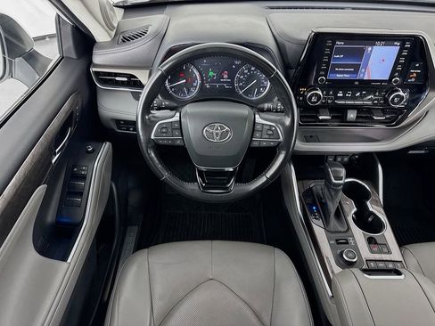Used 2021 Toyota Highlander Limited image 24