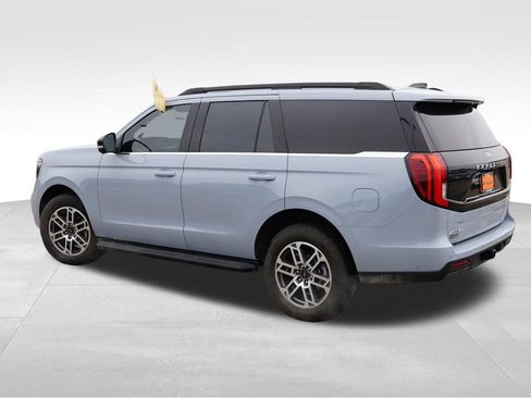 Certified 2025 Ford Expedition Active AWD/4WD image 8