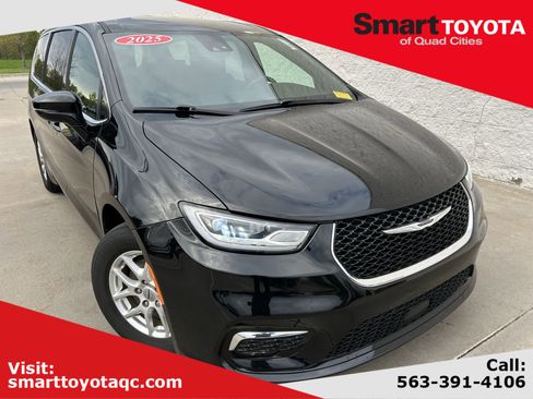 Used 2025 Chrysler Pacifica Select FWD image 1