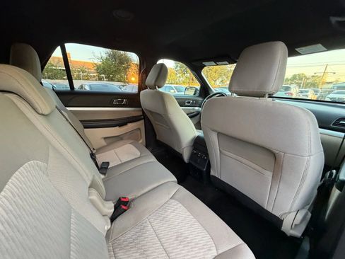 Used 2018 Ford Explorer XLT FWD image 14