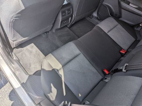 Used 2024 Nissan Rogue SV AWD/4WD image 29
