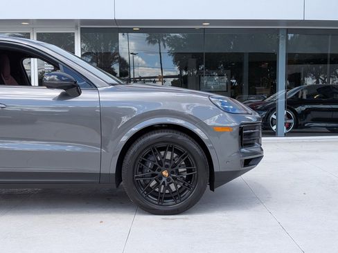 Certified 2025 Porsche Cayenne Coupe AWD/4WD image 11