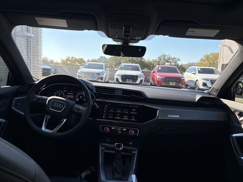 New 2025 Audi Q3 2.0T Premium image 18
