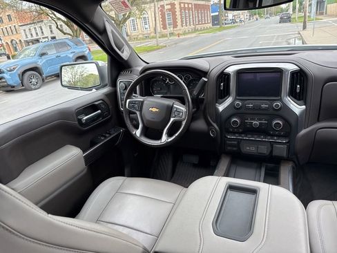 Used 2022 Chevrolet Silverado 1500 LTZ AWD/4WD image 12