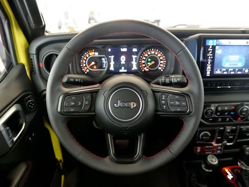 Used 2024 Jeep Wrangler Unlimited Rubicon AWD/4WD image 18