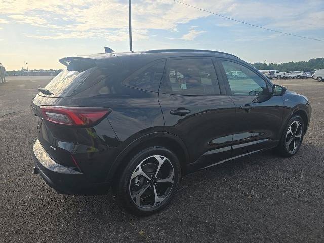 Certified 2023 Ford Escape ST-Line Select w/ Tech Pack #2 AWD/4WD image 2