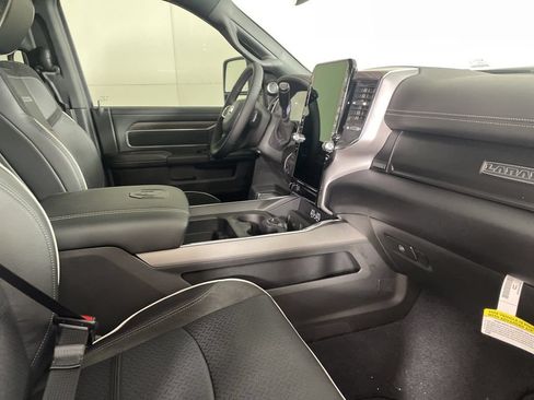 New 2026 RAM 2500 Laramie AWD/4WD image 14