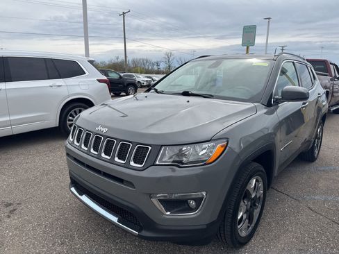 Used 2019 Jeep Compass Limited AWD/4WD image 2